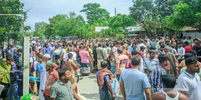 সিরাজগঞ্জে অটোরিকশার ধাক্কায় শিক্ষক নিহত, ৩ ঘণ্টা সড়কে বিক্ষোভ “ঘটনাস্থলেই তার মৃত্যু হয়।”