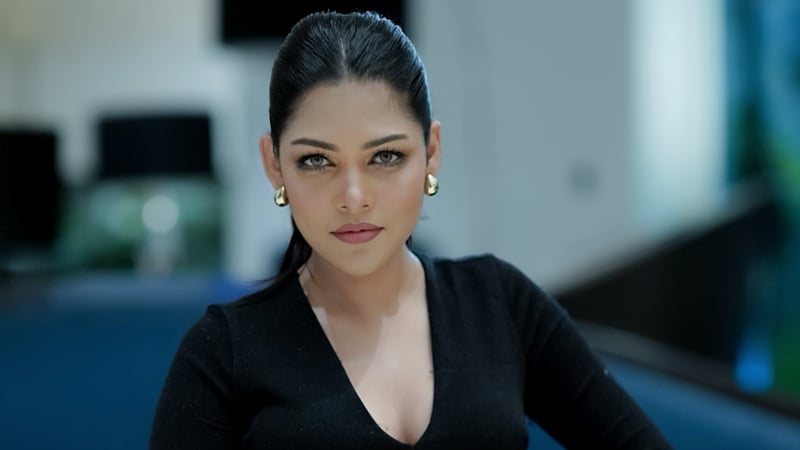 সম্পর্কে জড়াতে ভক্তের বার্তা, থানার নম্বর দিলেন পিয়া
