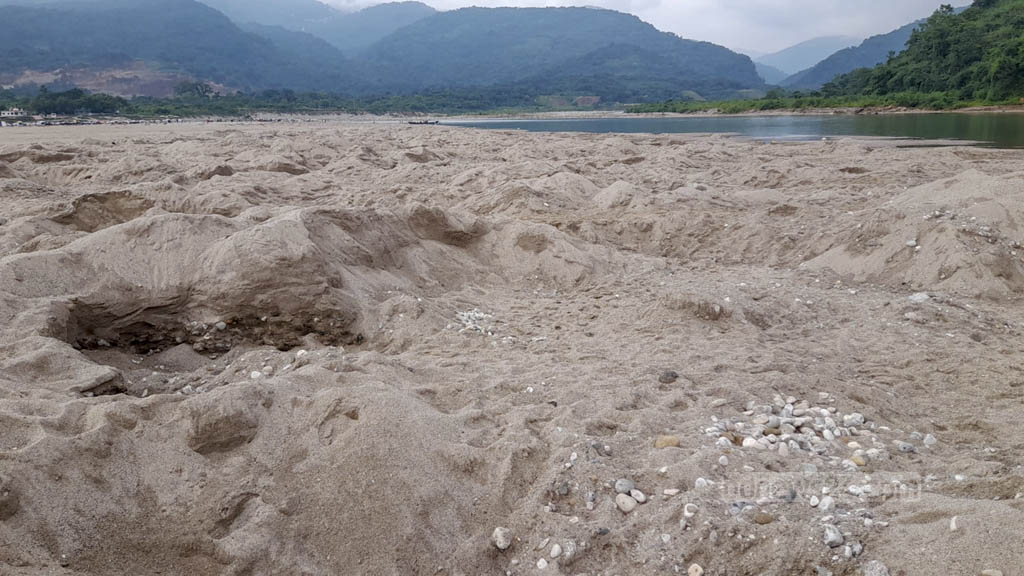 সাদাপাথর লুট’: এবার প্রকাশ্য অনুসন্ধানে দুদক