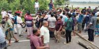 সীমানা পুনর্বিন্যাস নিয়ে ঢাকা-খুলনা ও ফরিদপুর-ভাঙ্গা মহাসড়ক অবরোধ